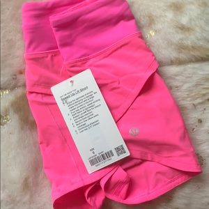 NWT SPEED SHORTS. DARK PRISM PINK. SIZE 6